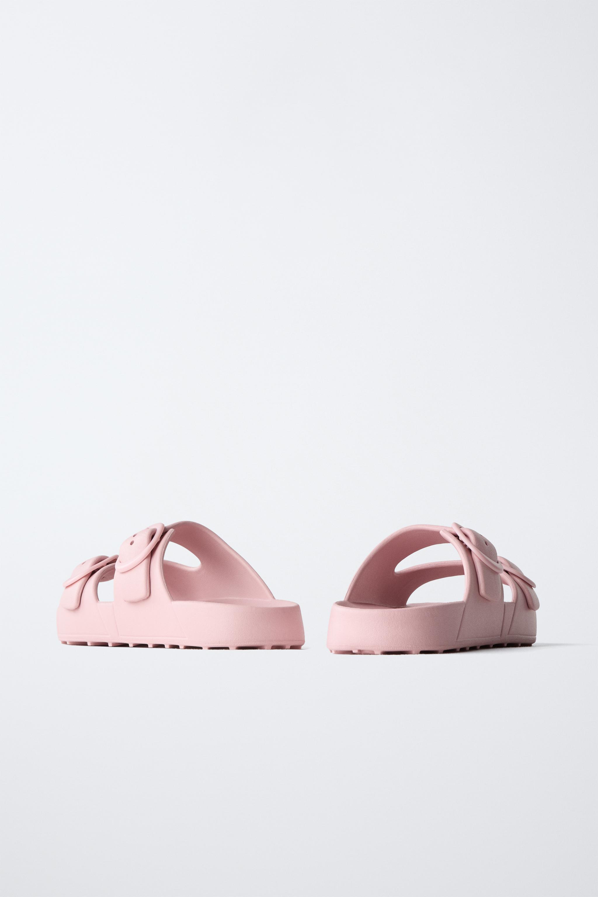 RUBBERIZED BUCKLED SANDALS
